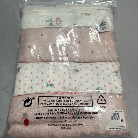 Next - NWT - 4 pack of muslin cotton baby blankets - Picture 2 of 2